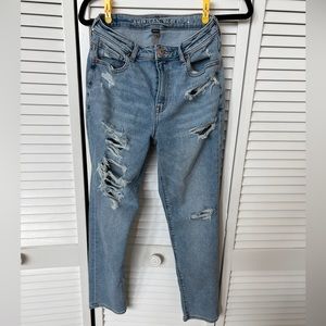 American Eagle ripped denim jeans. Size 2. Great condition!